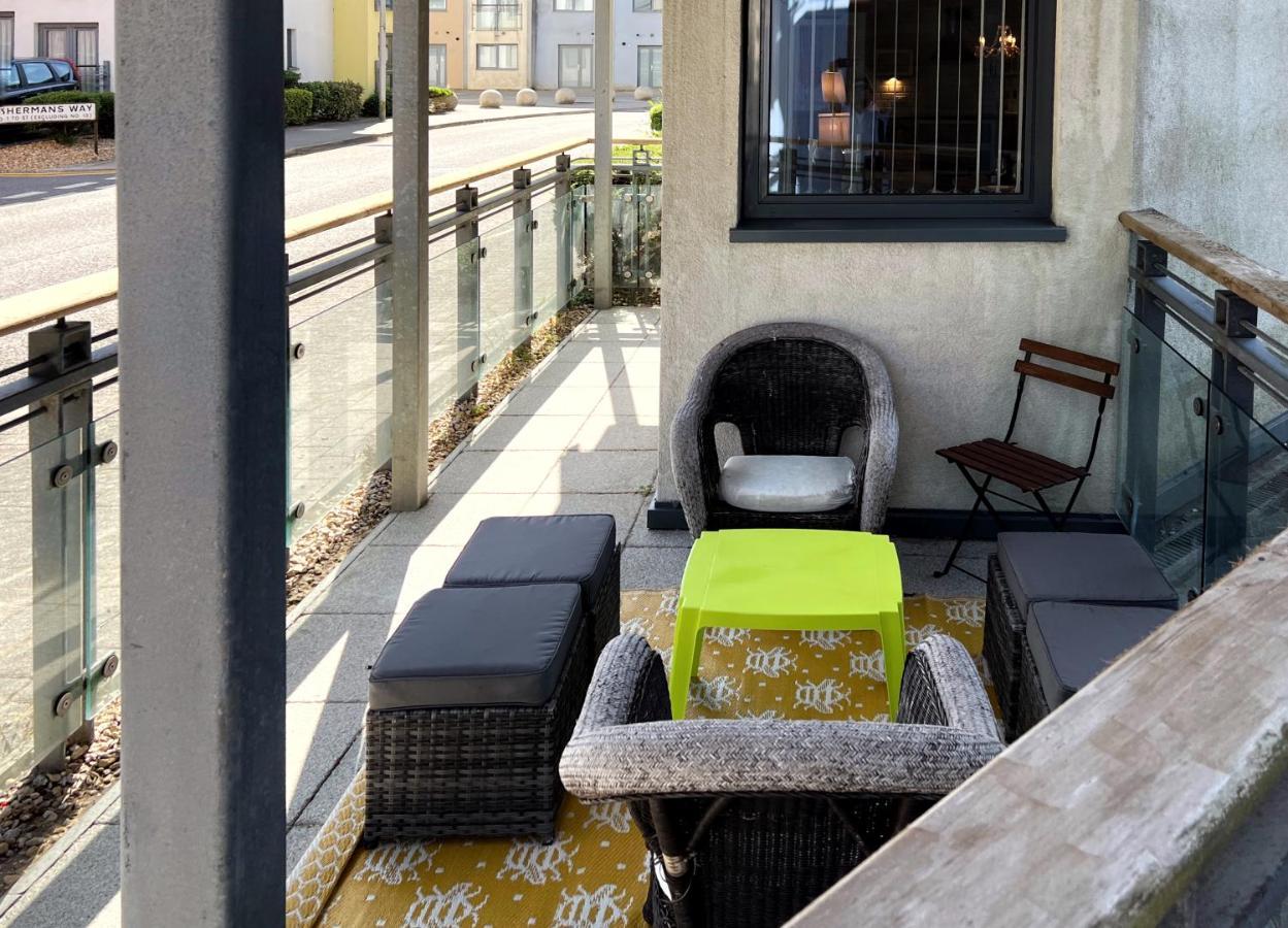 Retro Seaside Apt With Patio Apartment Swansea Exterior photo